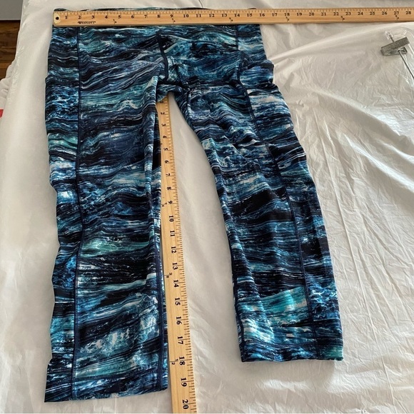 Lululemon‎ Speed Up Crop 21" Shorelines Multi Blue size 12 W6AO8S - Picture 10 of 10